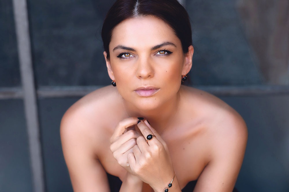 fiber Absorb job MALVINA CSERVENSCHI: "Ăsta e scopul meu. Să transform simboluri românești în bijuterii" - Formula AS fiber Absorb job MALVINA CSERVENSCHI: "Ăsta e scopul meu. Să transform simboluri românești în bijuterii" - Formula AS